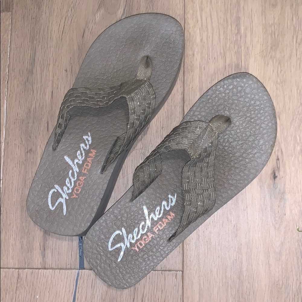 Sketchers yoga foam shoes